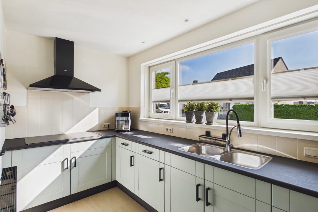 Foto 17 van van Riebeecklaan 5