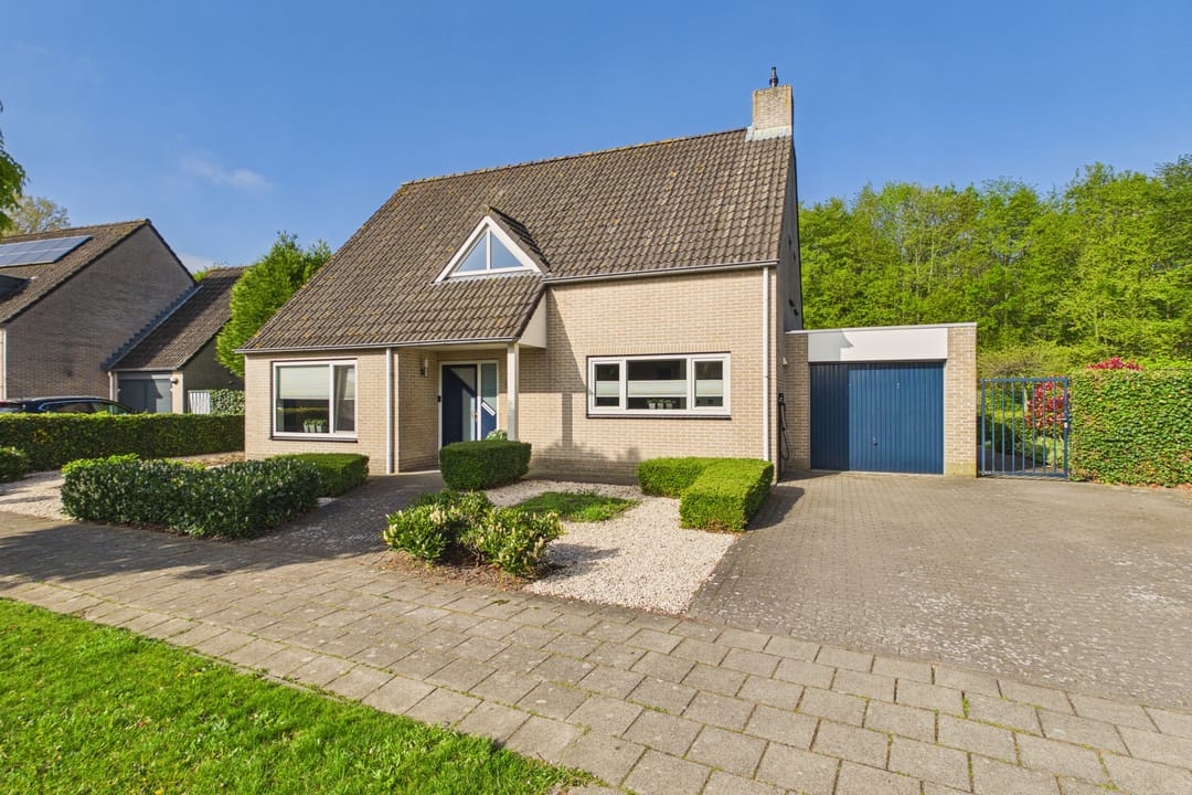 Foto 1 van van Riebeecklaan 5