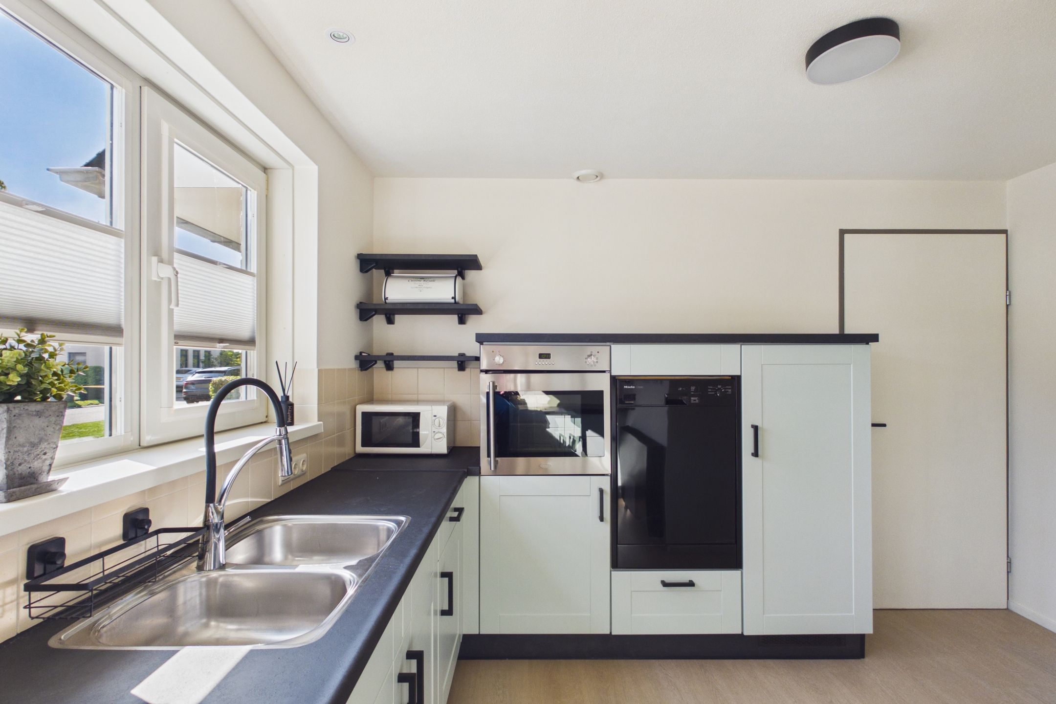 Foto 18 van van Riebeecklaan 5