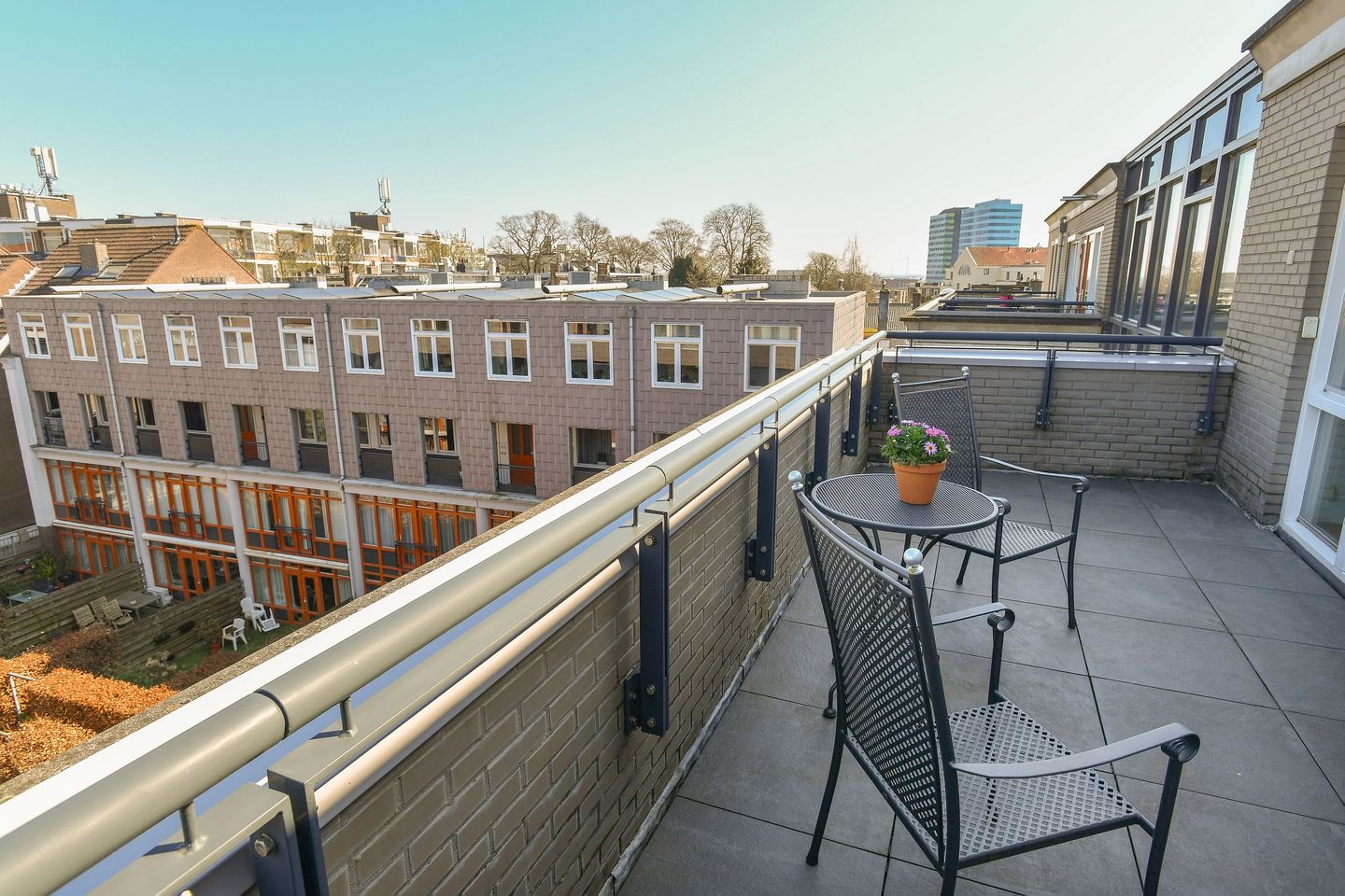 Foto 20 van Cornelis Outshoornplaats 44