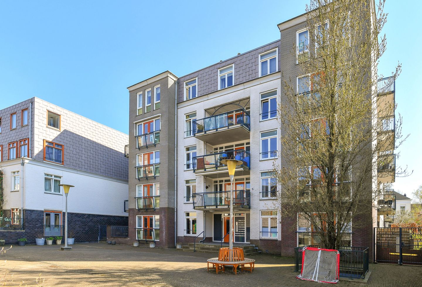 Foto 35 van Cornelis Outshoornplaats 44