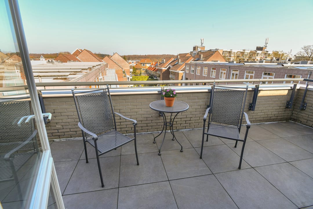 Foto 17 van Cornelis Outshoornplaats 44