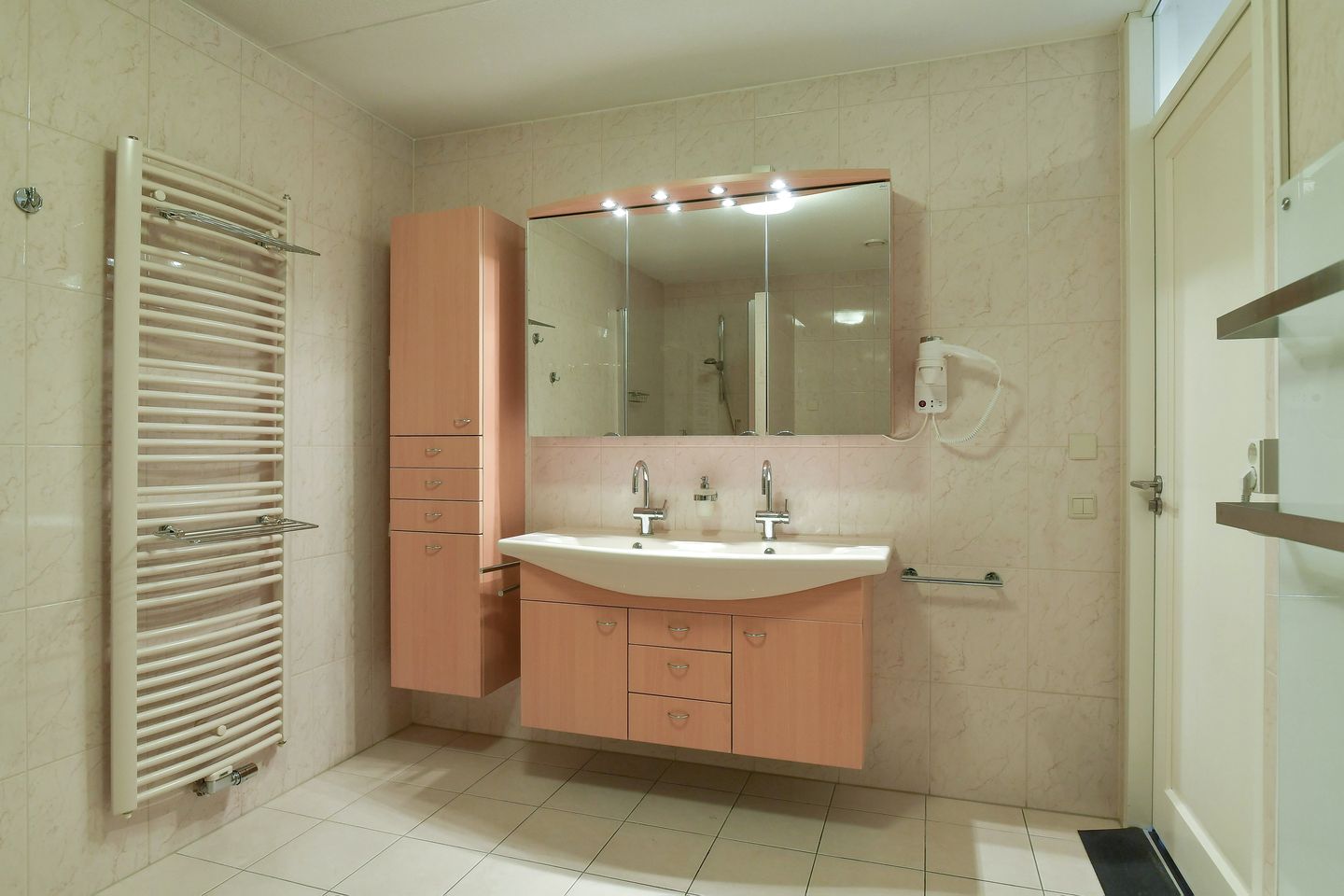 Foto 29 van Cornelis Outshoornplaats 44