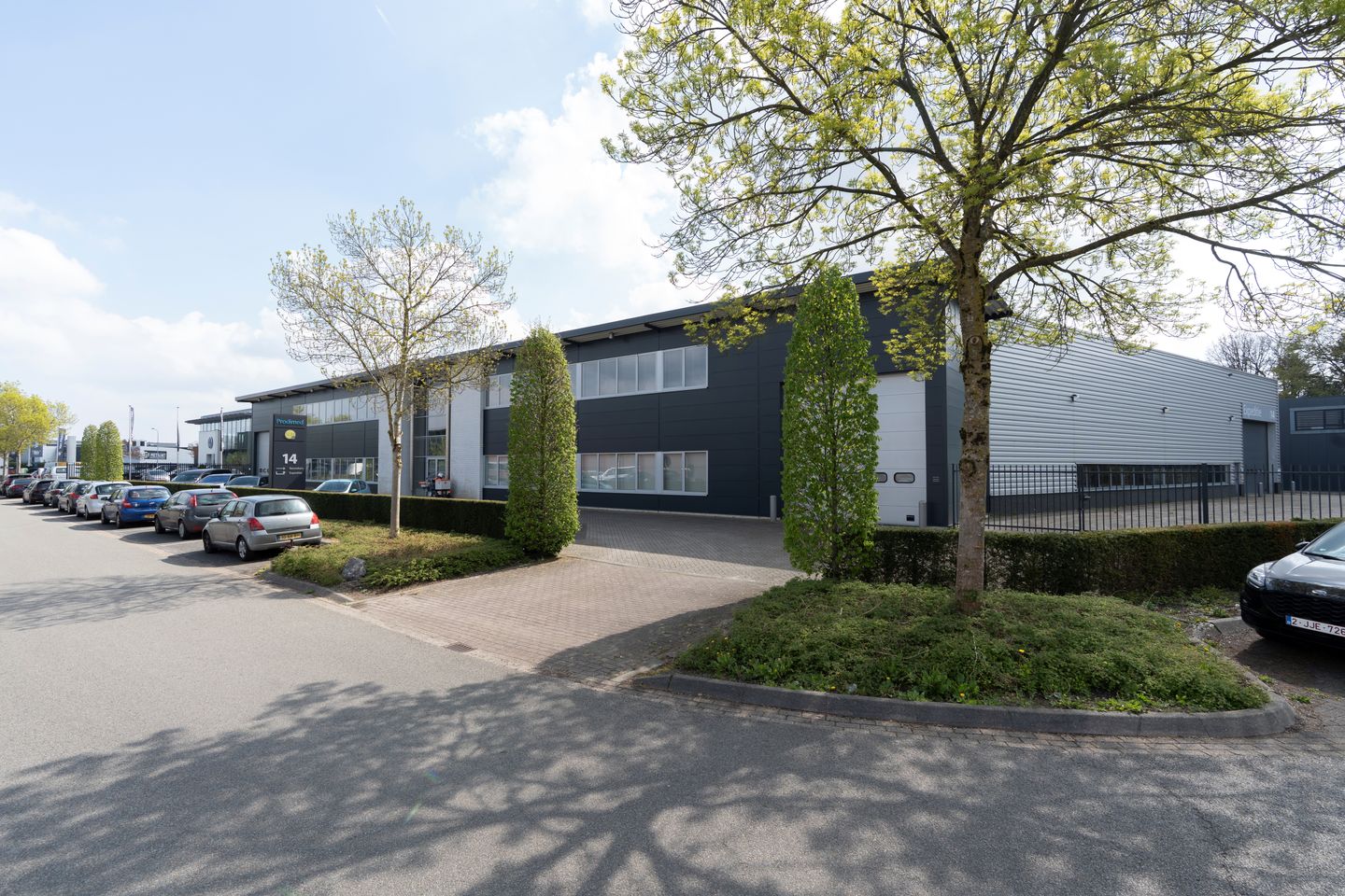 View photo 2 of Dragonder 14