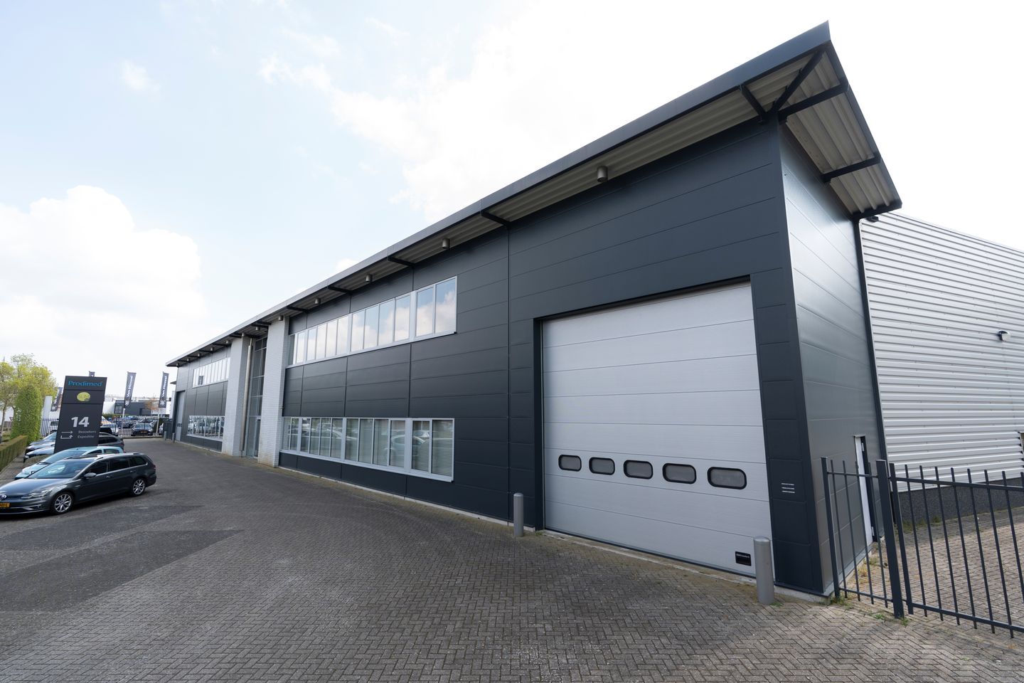 View photo 4 of Dragonder 14