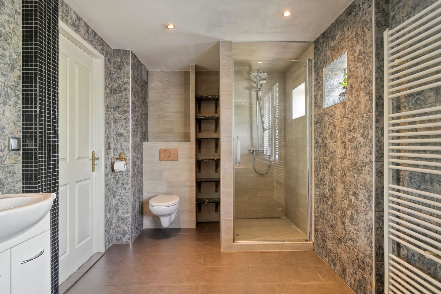 Foto 25 van A. Roland Holststraat 22