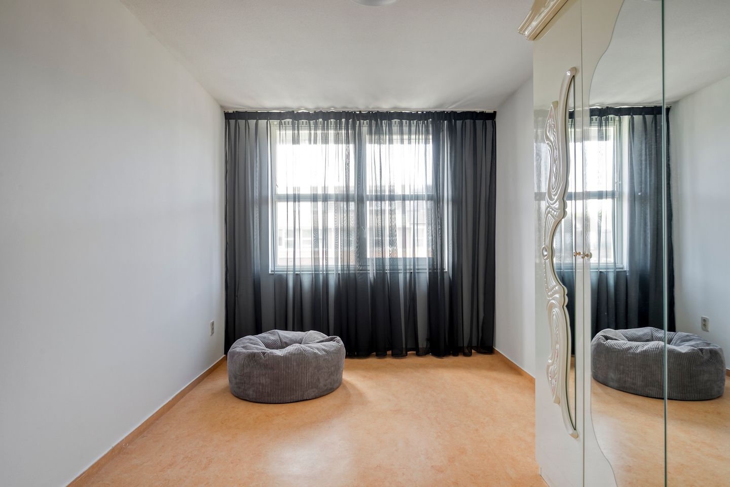 Foto 19 van A. Roland Holststraat 22