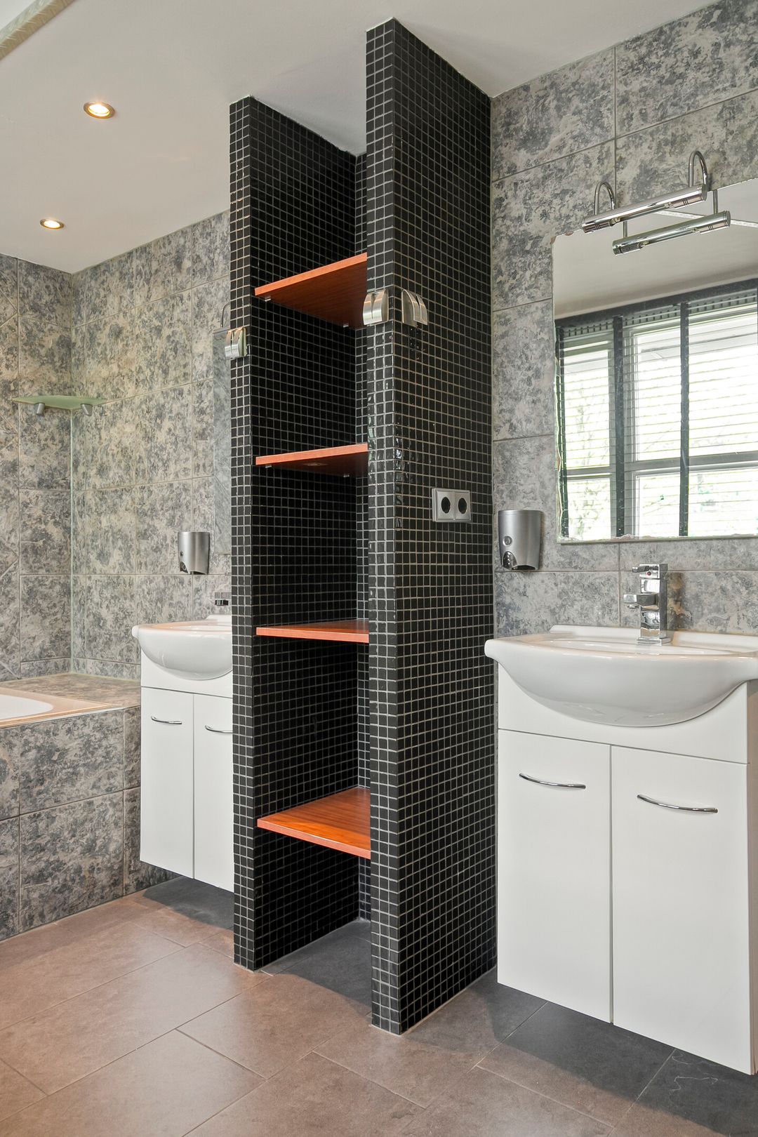 Foto 26 van A. Roland Holststraat 22