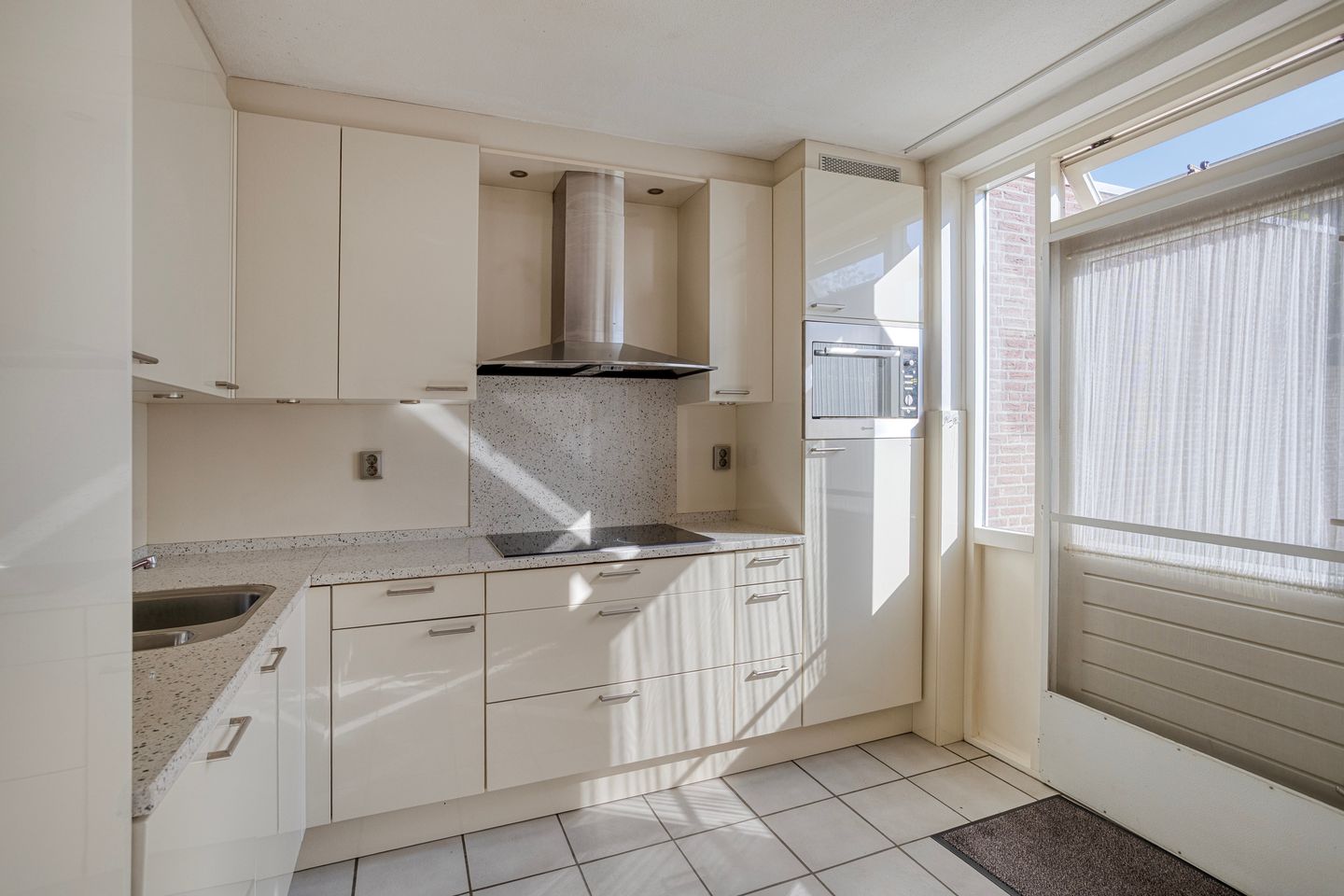 Photo 14 of Hendrik Luytenstraat 5