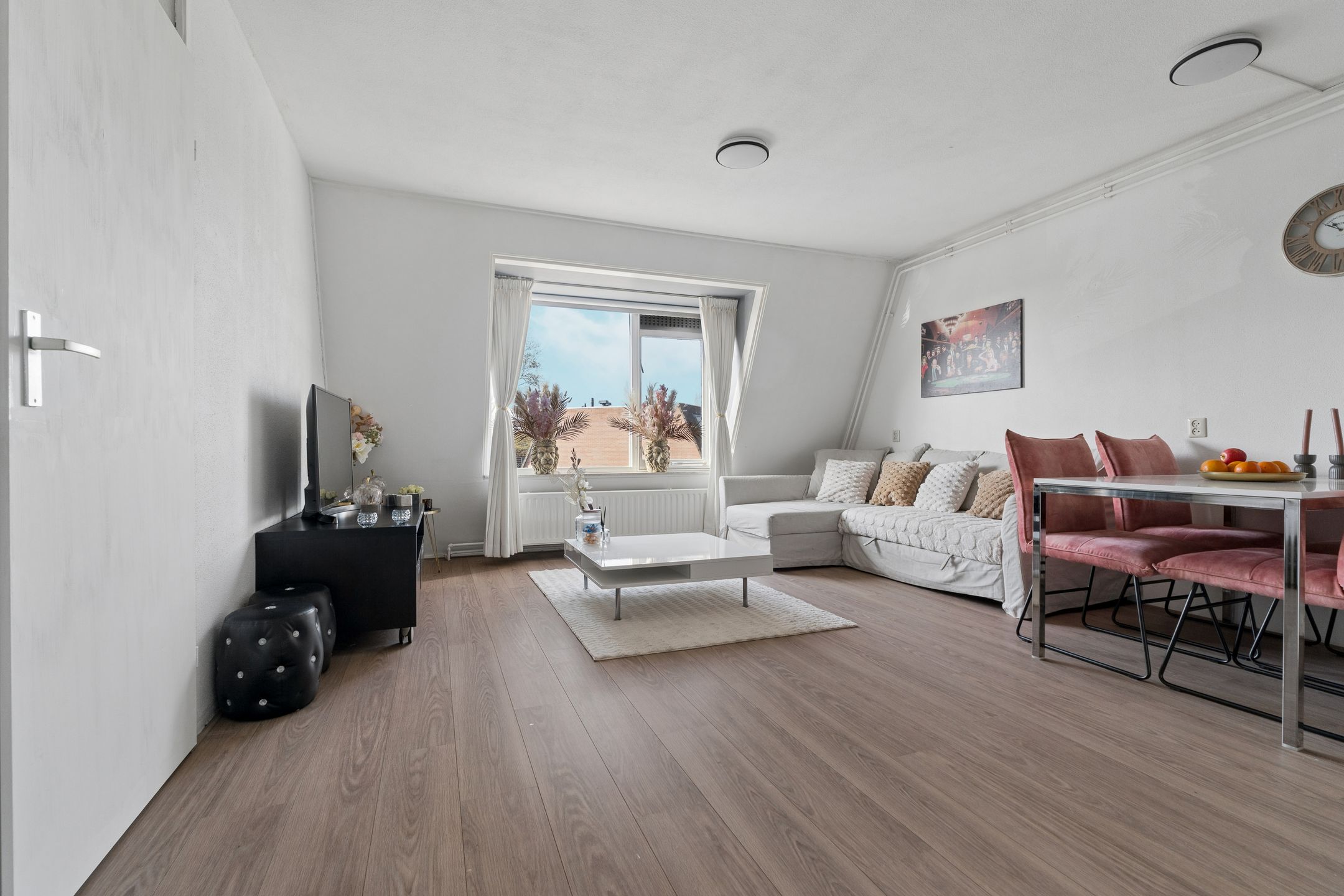Spacious Upper Floor Apartment with Balcony in Green Residential Area of Wijchen — 12