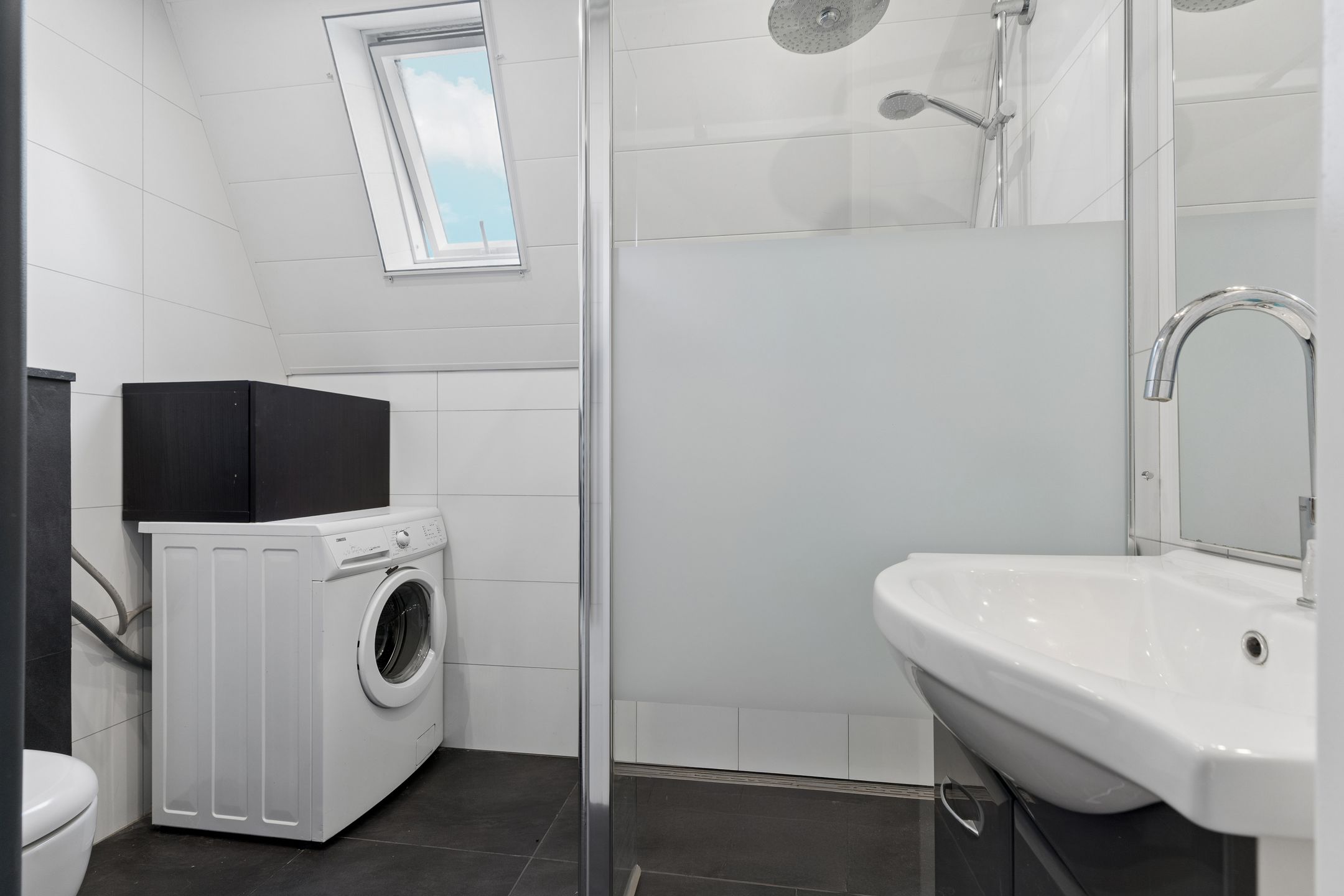 Spacious Upper Floor Apartment with Balcony in Green Residential Area of Wijchen — 27