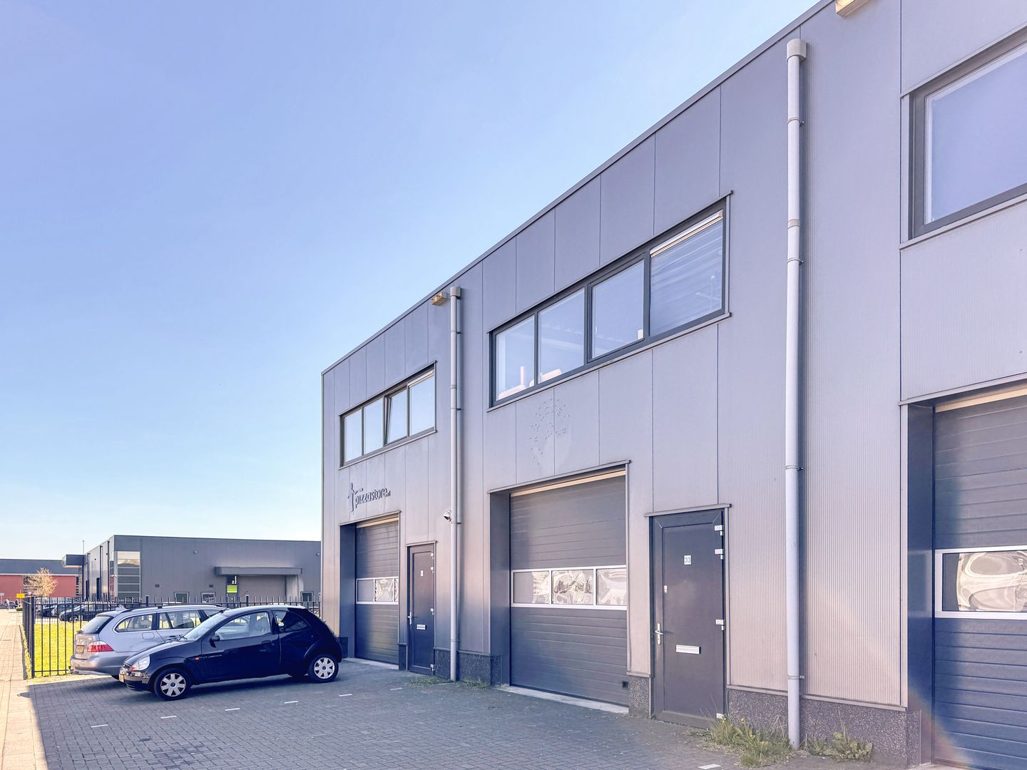 View photo 1 of Hoornaar 33