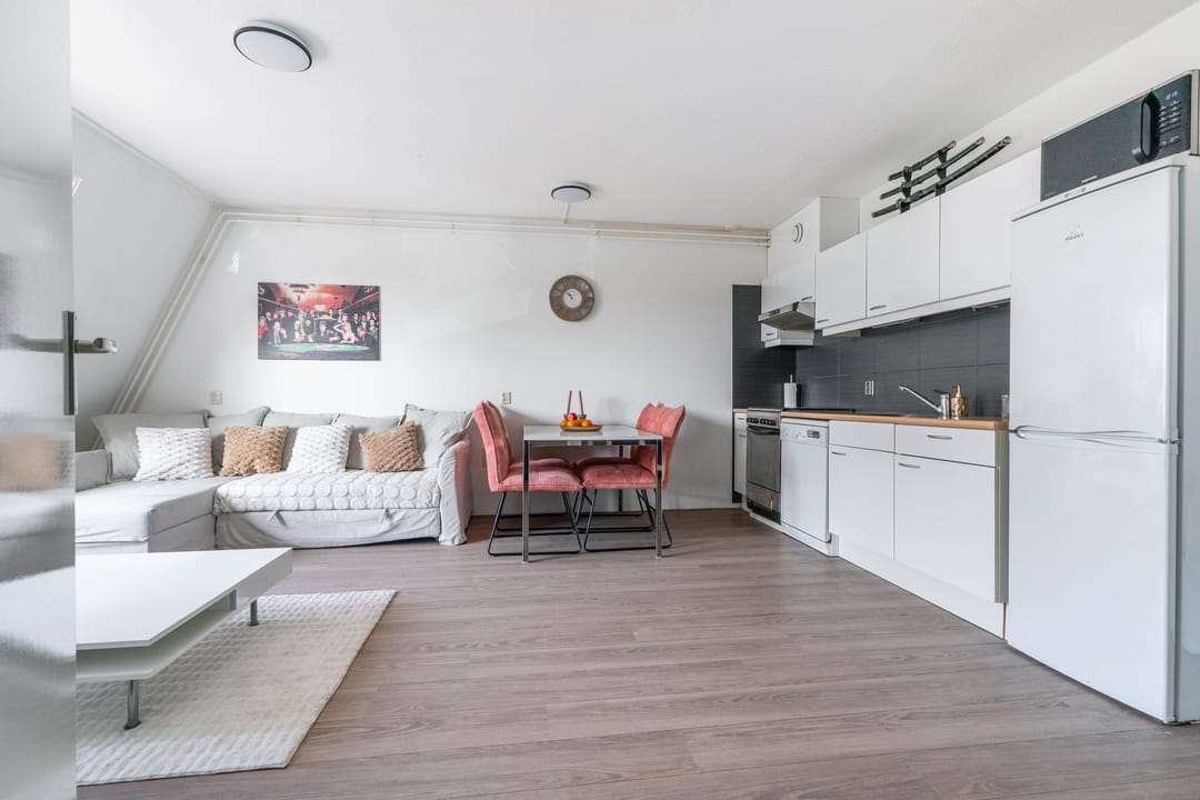Spacious Upper Floor Apartment with Balcony in Green Residential Area of Wijchen — 17
