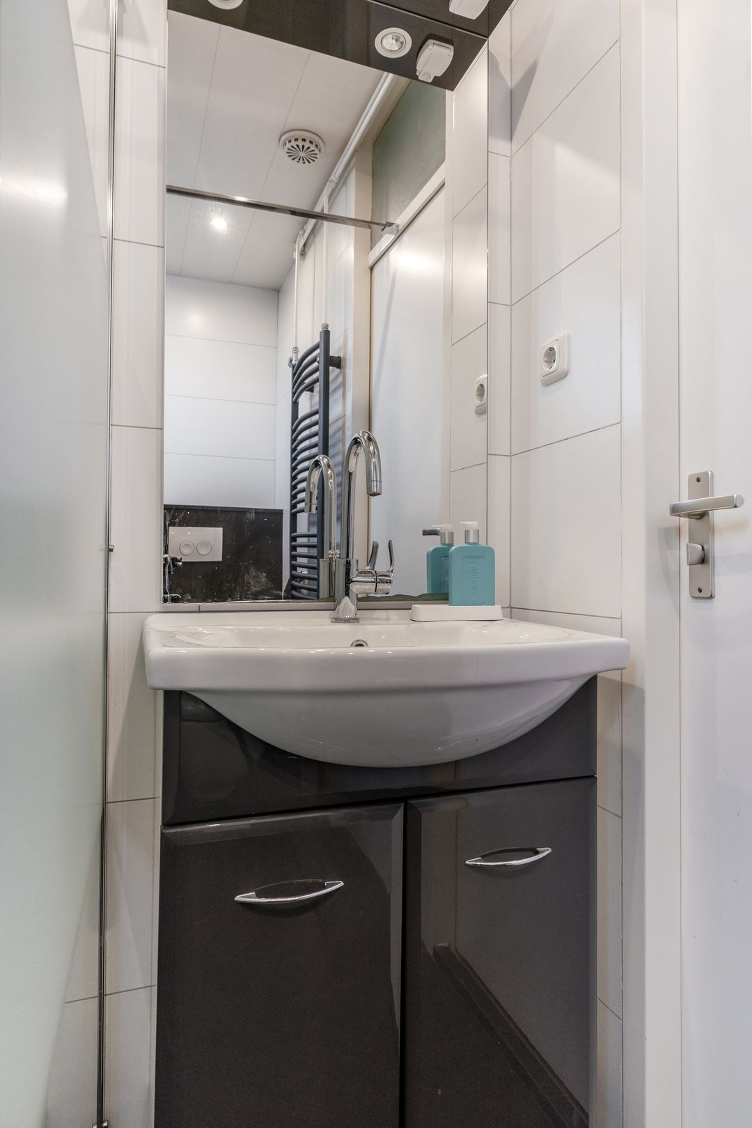 Spacious Upper Floor Apartment with Balcony in Green Residential Area of Wijchen — 32