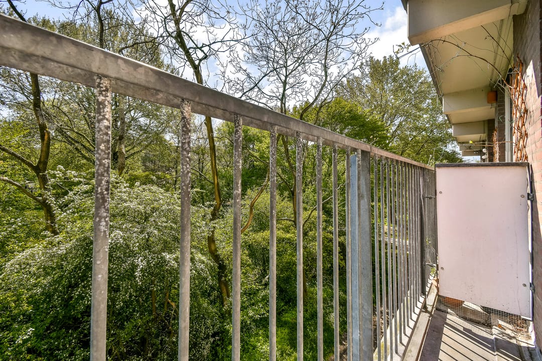 Fully Renovated Apartment with Private Parking in Green Amsterdam Location — 22