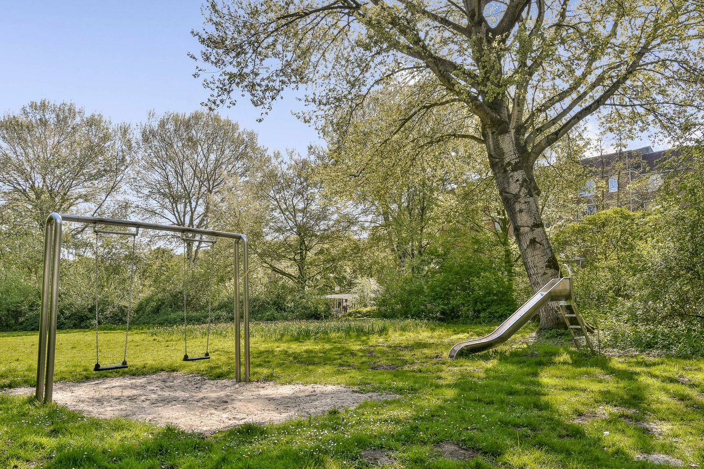 Fully Renovated Apartment with Private Parking in Green Amsterdam Location — 29