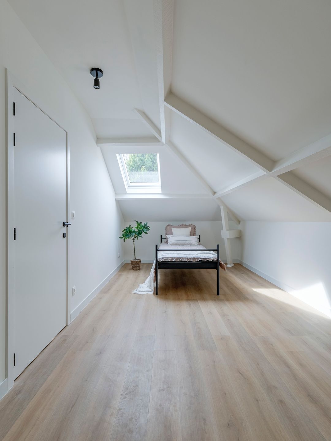 Fully renovated detached house with A energy label near Dutch border — 22