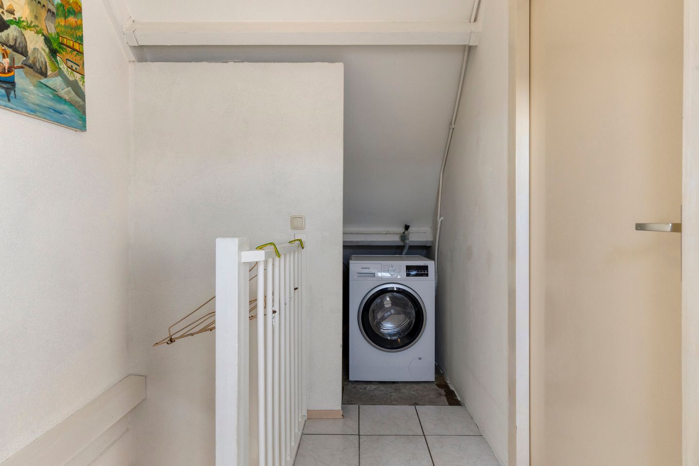 Well-maintained terraced home with private parking and sunny backyard — 19