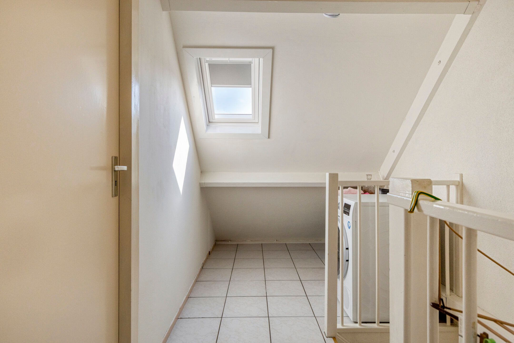 Well-maintained terraced home with private parking and sunny backyard — 18