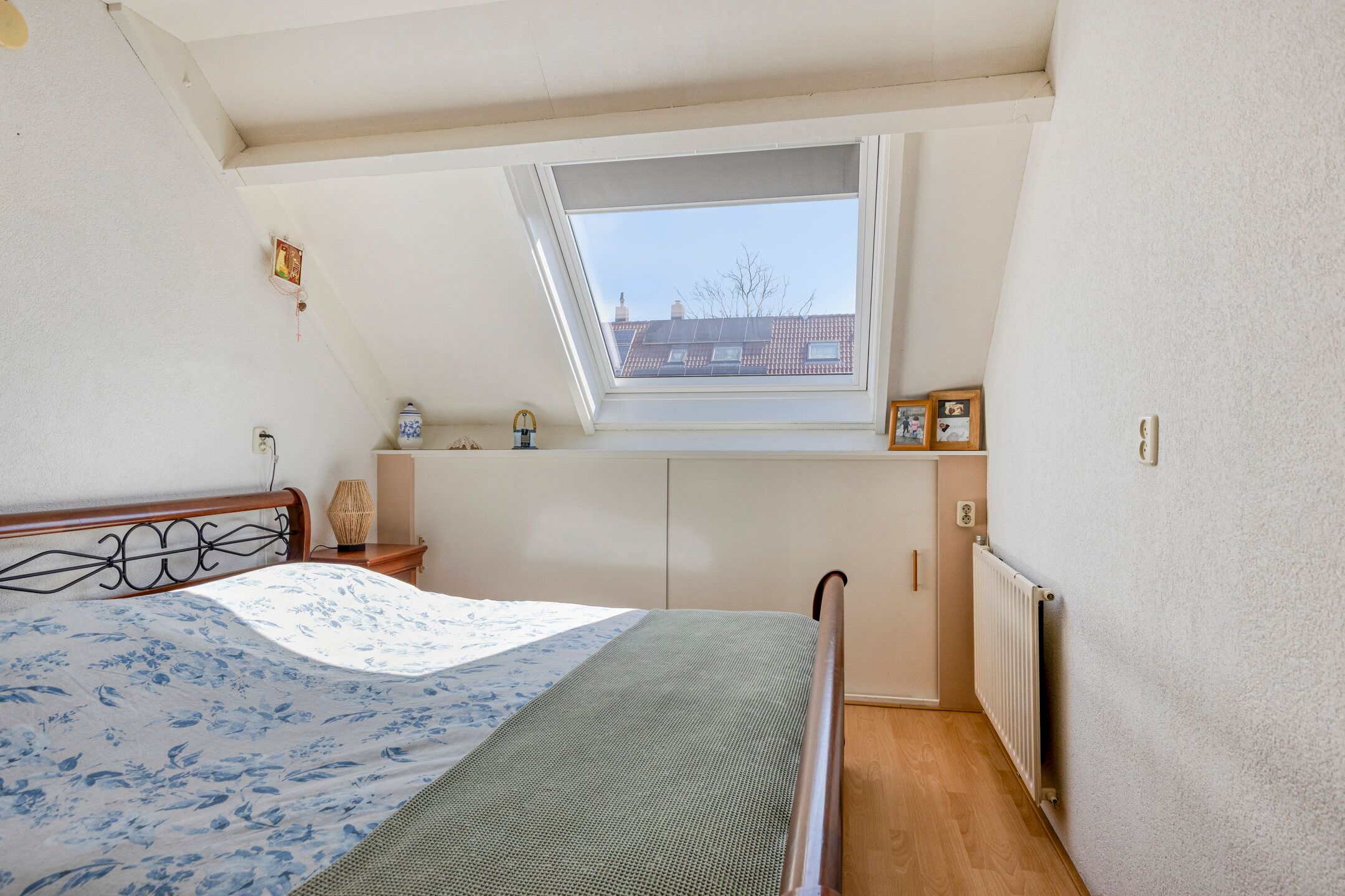 Well-maintained terraced home with private parking and sunny backyard — 12