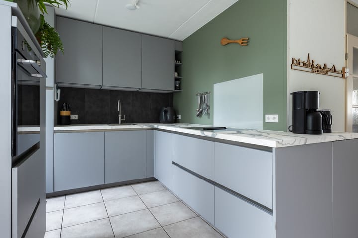 Tussenwoning te koop: Minervalaan 27, Apeldoorn