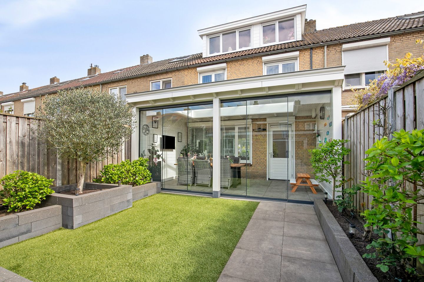 Modernized Terraced House with Garden Canopy in Den Bosch — 29