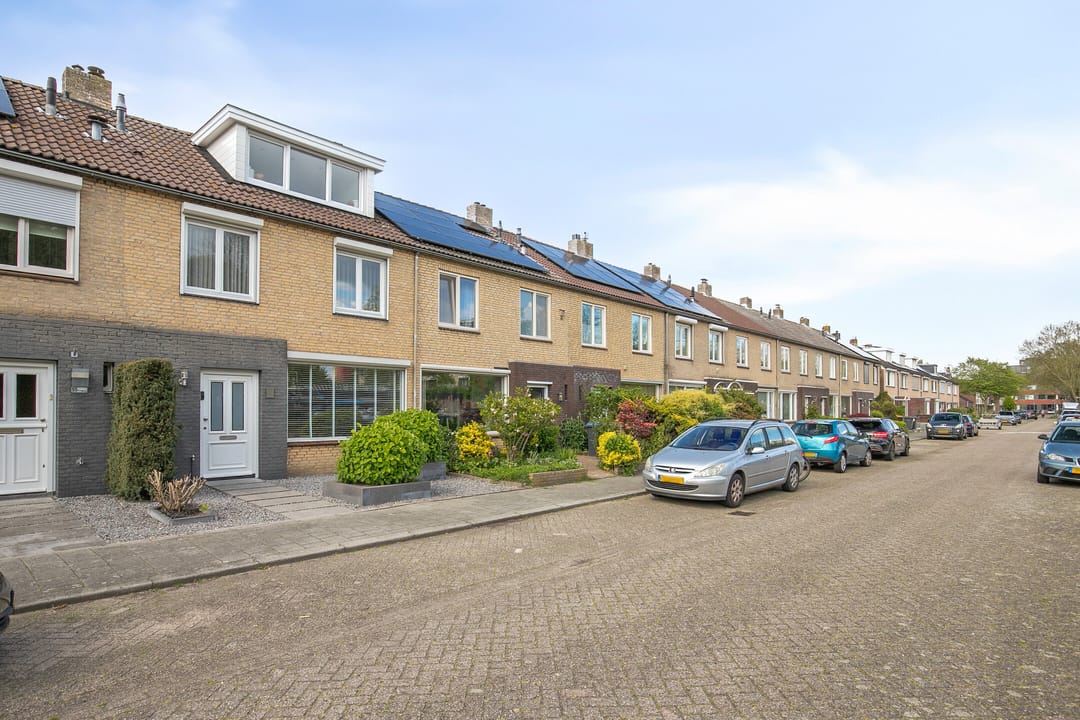 Modernized Terraced House with Garden Canopy in Den Bosch — 31
