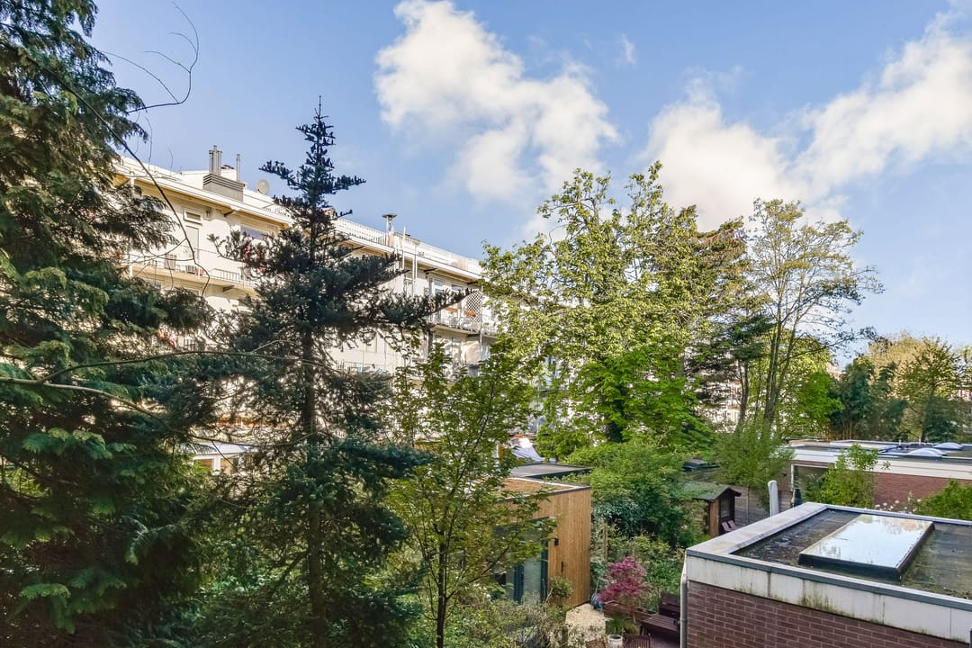 Renovated 3-Room Apartment with Water Views and Sunny West-Facing Balcony in De Baarsjes — 13