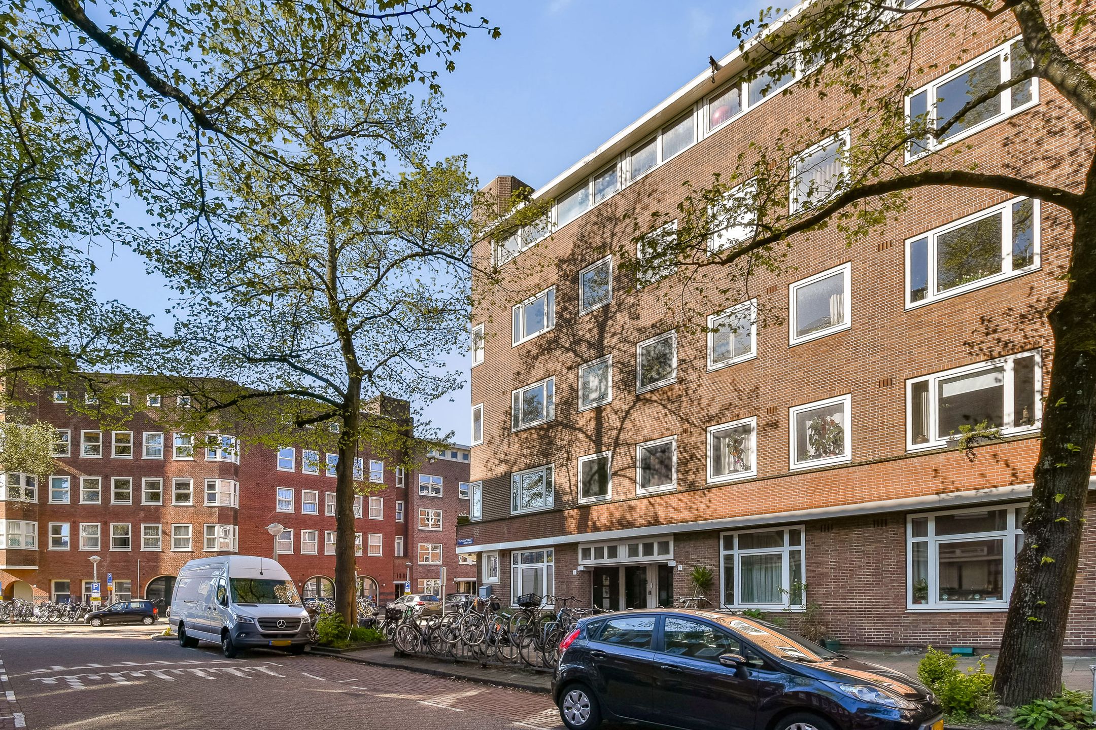 Renovated 3-Room Apartment with Water Views and Sunny West-Facing Balcony in De Baarsjes — 21