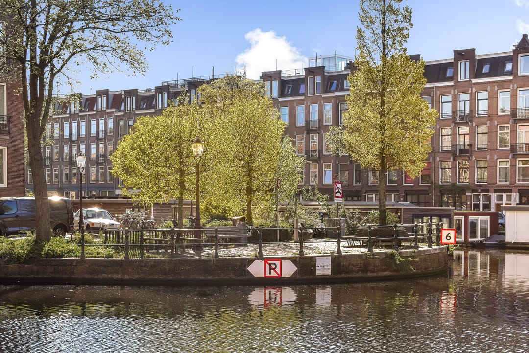 Renovated 3-Room Apartment with Water Views and Sunny West-Facing Balcony in De Baarsjes — 22