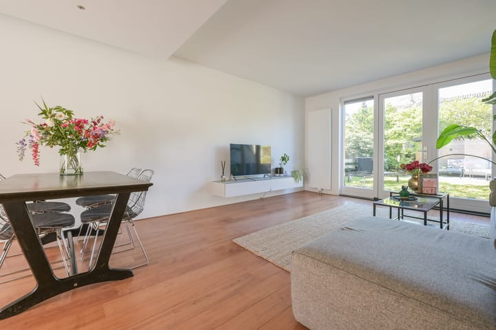 Photo 4 of Van der Weydenstraat 17