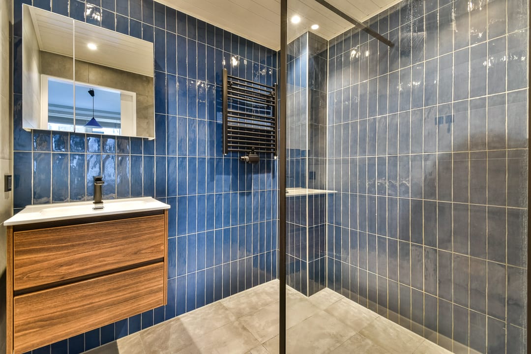 Renovated 3-Room Apartment with Water Views and Sunny West-Facing Balcony in De Baarsjes — 16