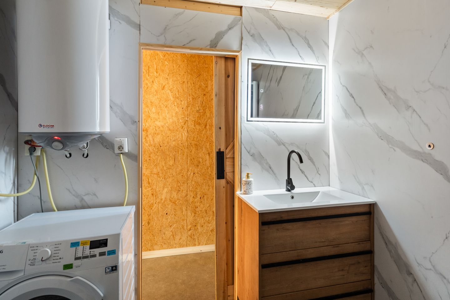 Photo 59 of Donaustraat 19