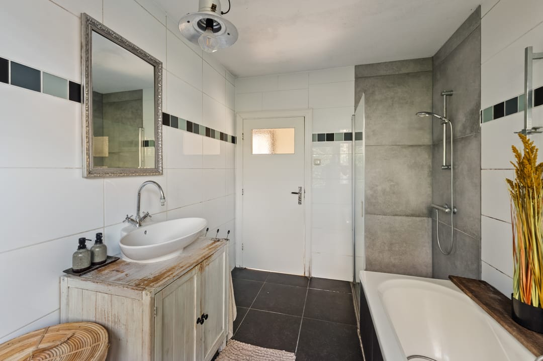 Photo 43 of Donaustraat 19