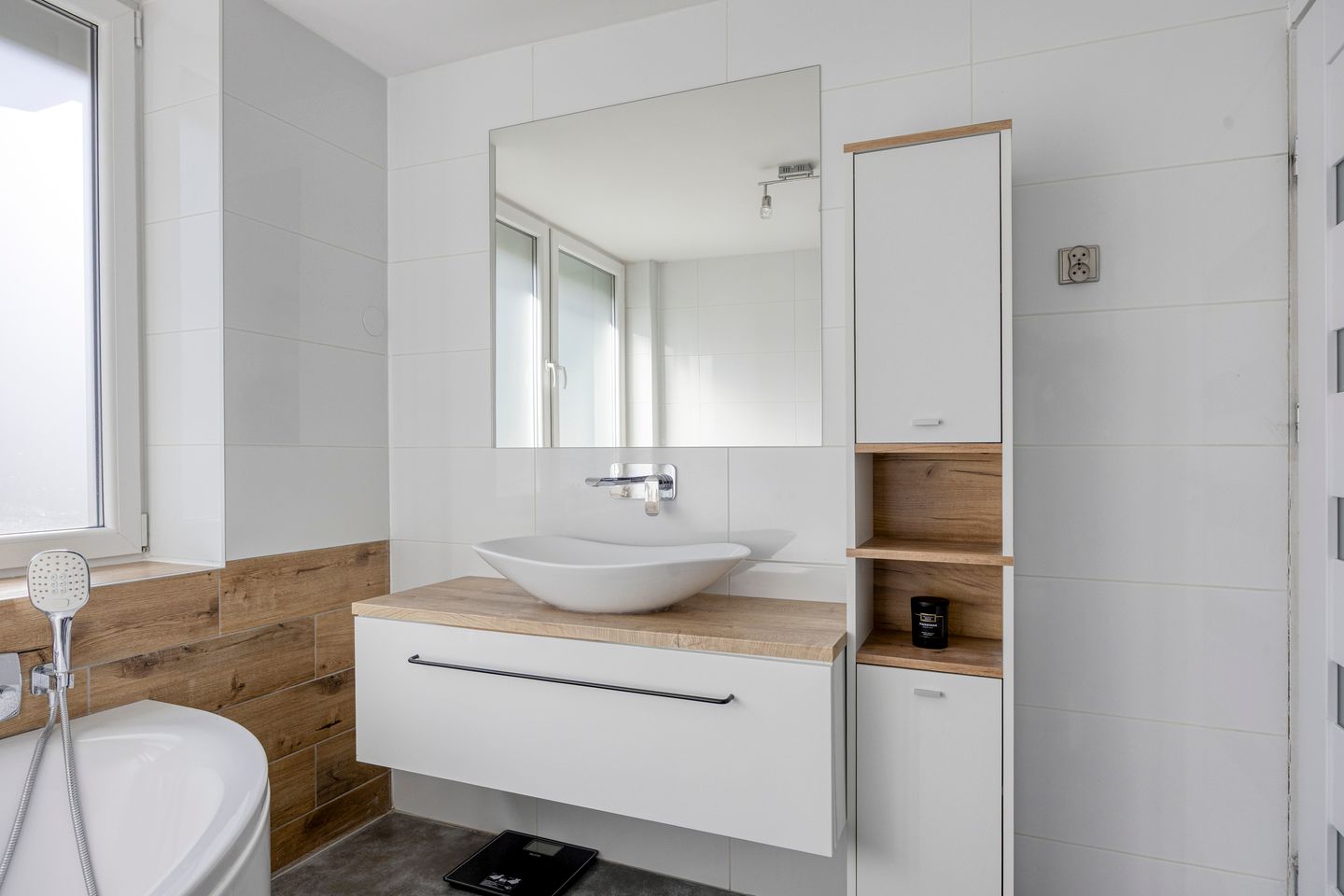 Spacious Move-In Ready Terraced House with Solar Panels in Best — 19
