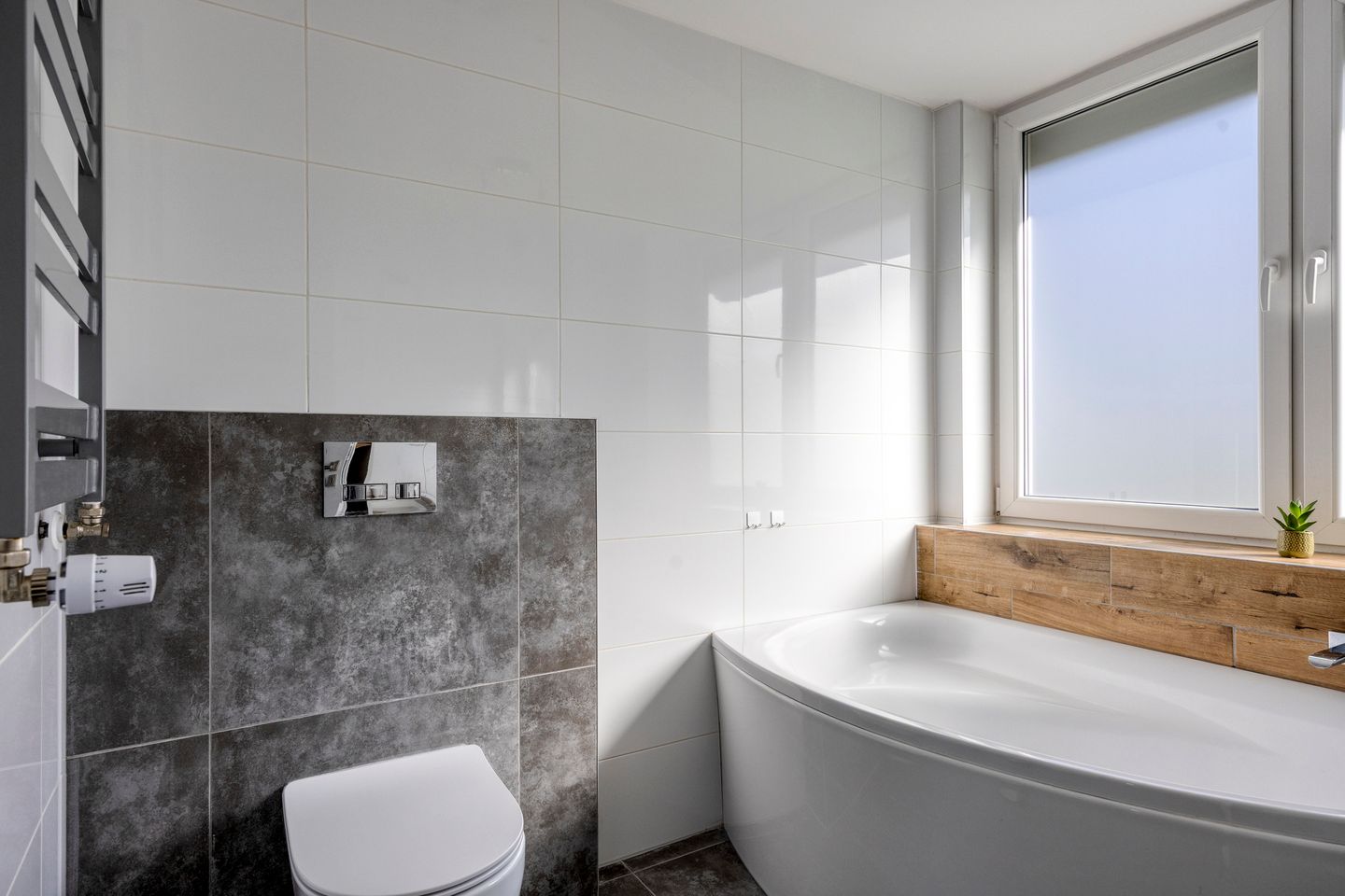 Spacious Move-In Ready Terraced House with Solar Panels in Best — 20