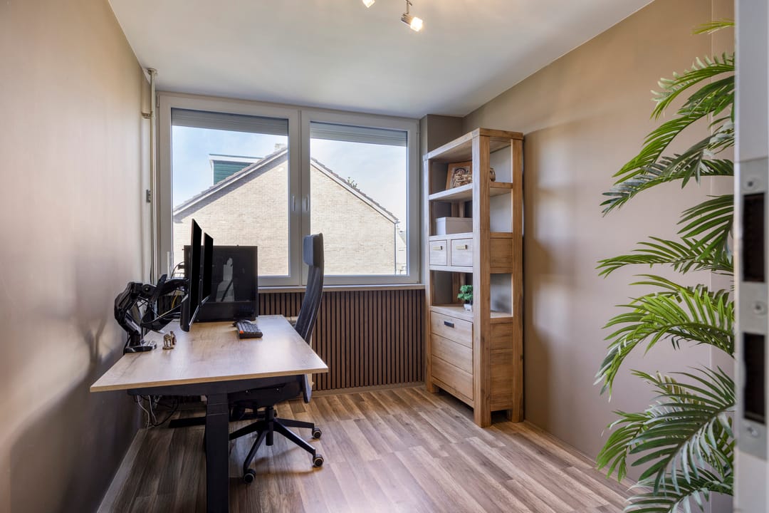 Spacious Move-In Ready Terraced House with Solar Panels in Best — 23