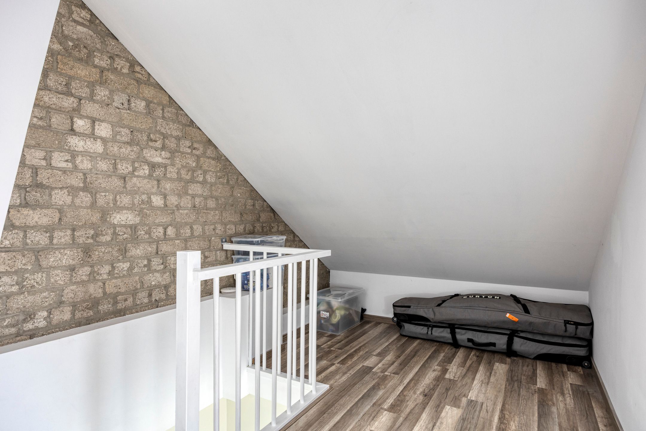 Spacious Move-In Ready Terraced House with Solar Panels in Best — 24