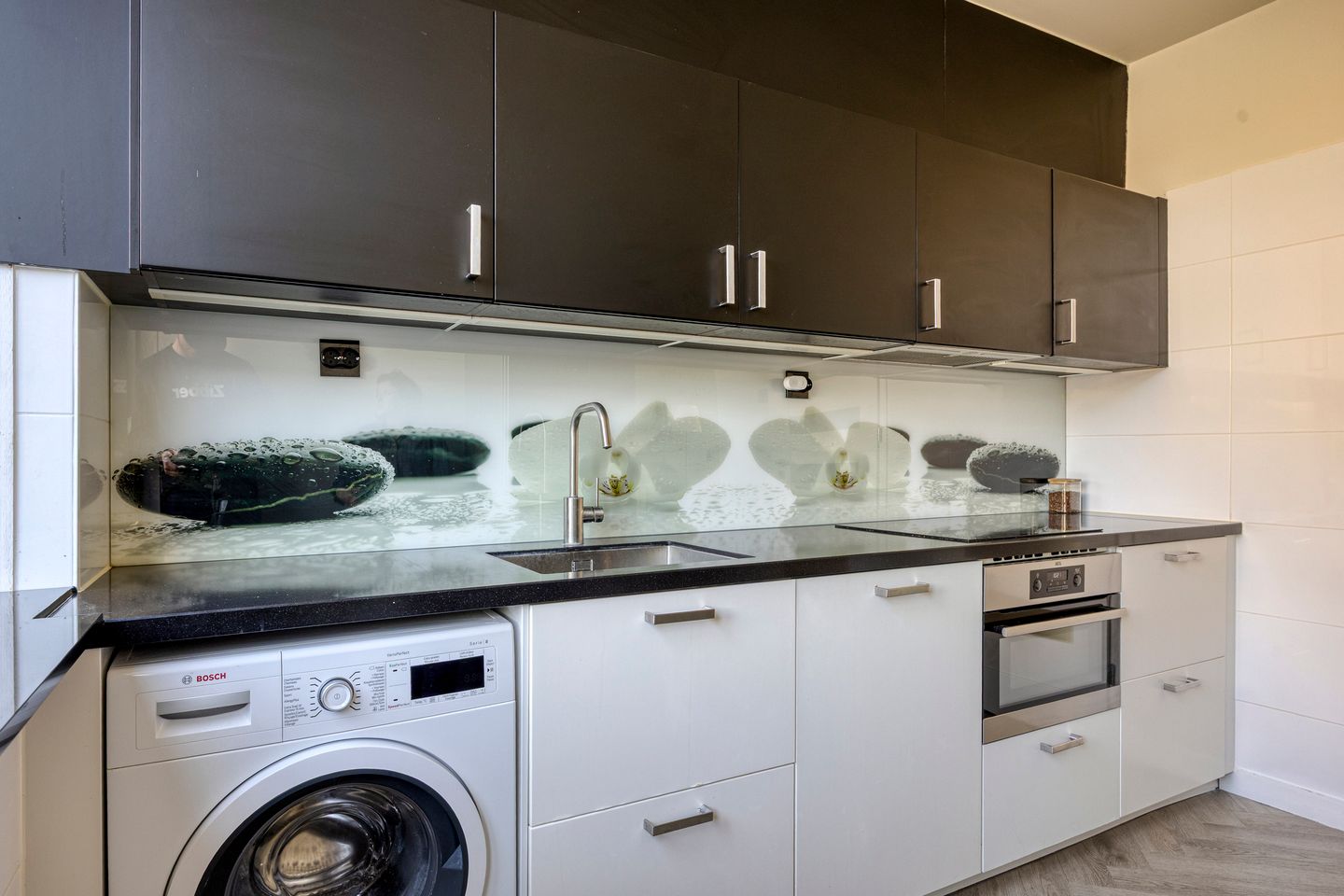 Spacious Move-In Ready Terraced House with Solar Panels in Best — 14