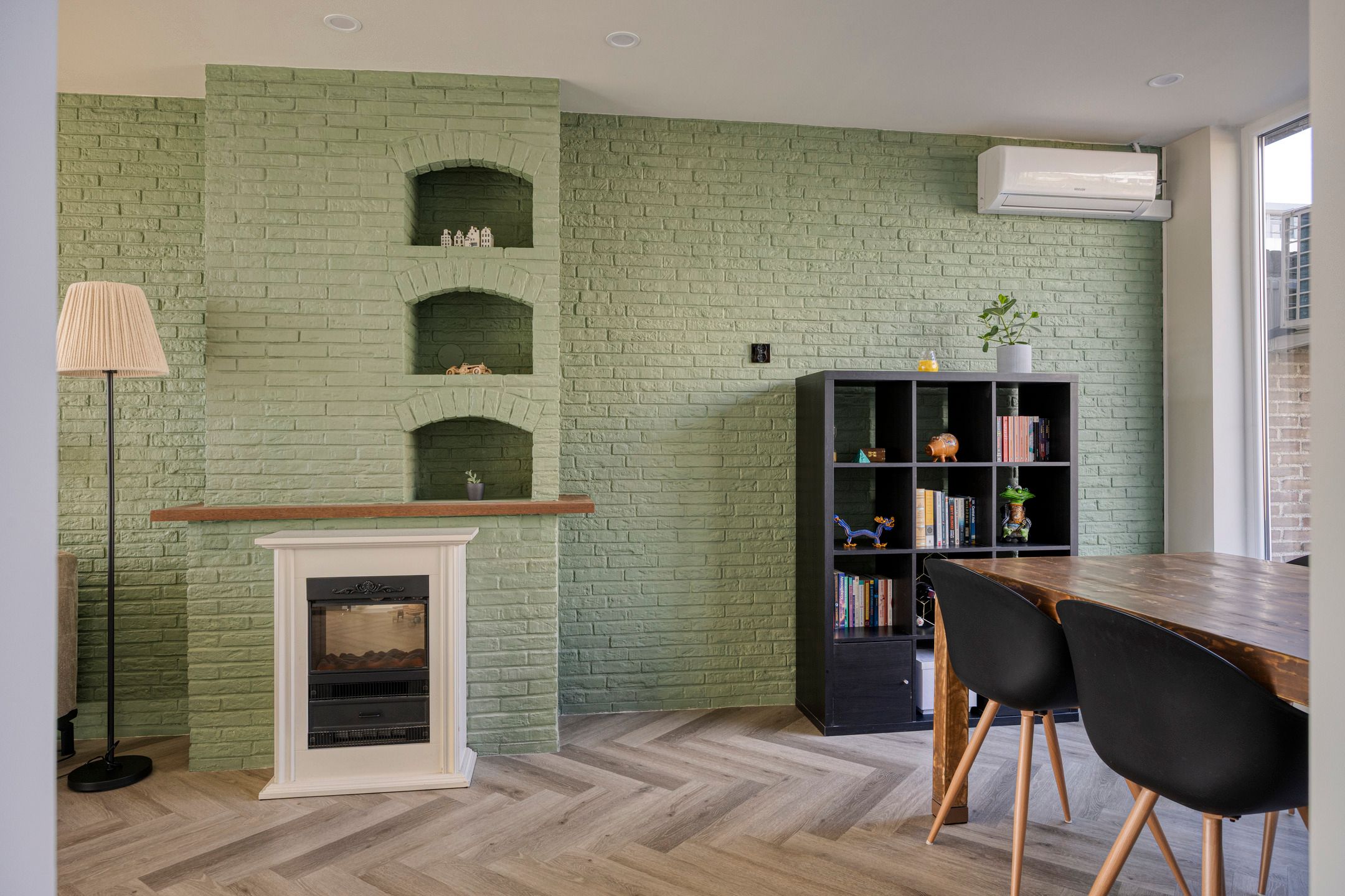 Spacious Move-In Ready Terraced House with Solar Panels in Best — 12