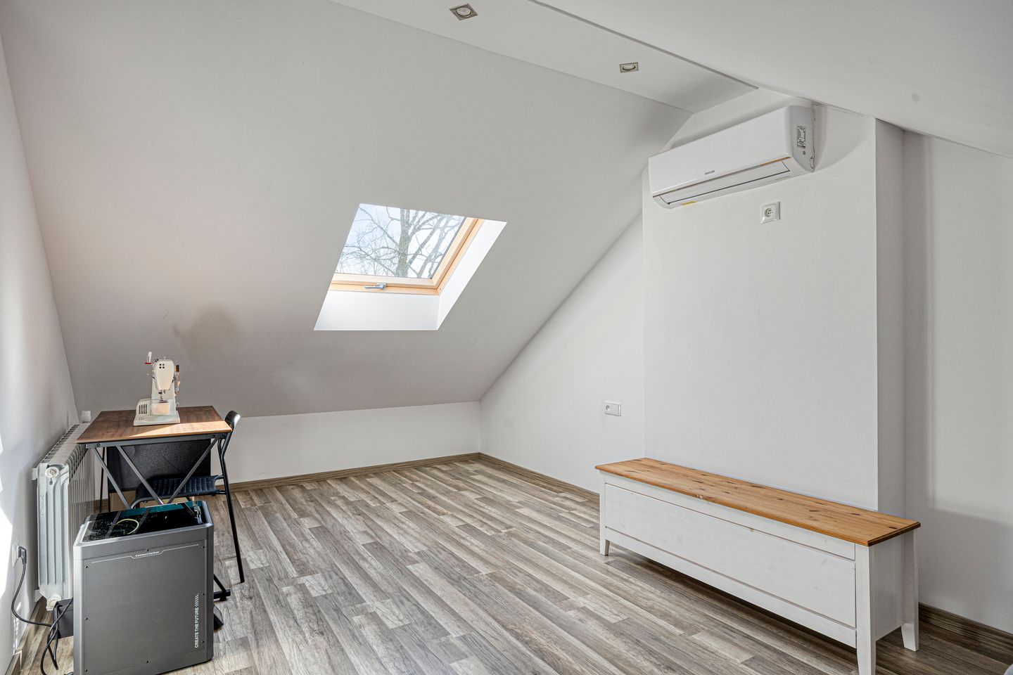 Spacious Move-In Ready Terraced House with Solar Panels in Best — 25