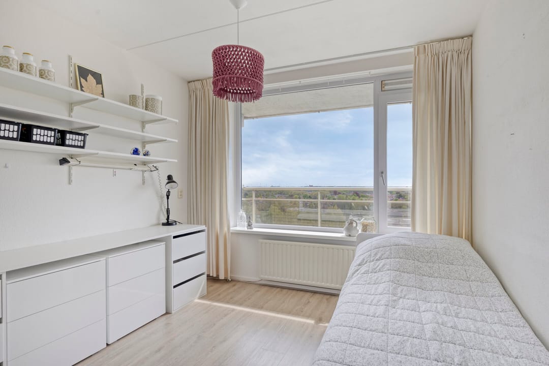 Spacious Apartment with Impressive Westerschelde View — 22