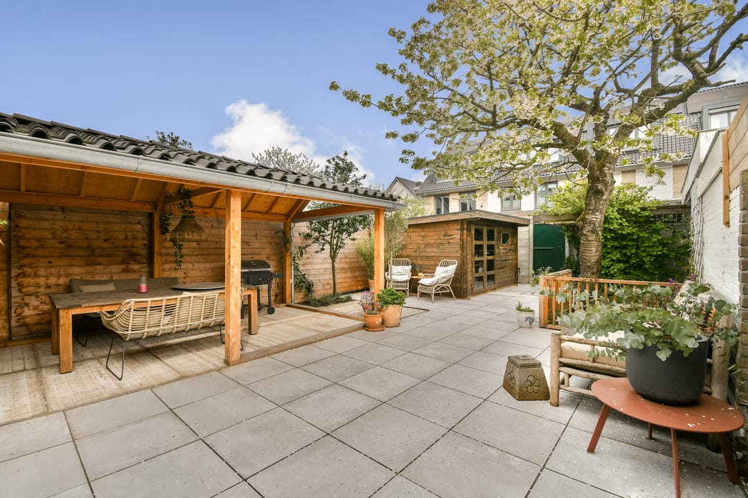 Charming Semi-Detached House with Large Garden Near Dunes — 17
