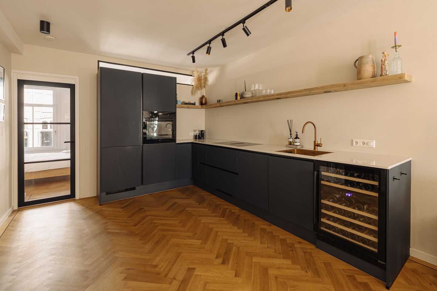 Photo 10 of Van Ostadestraat 32-1