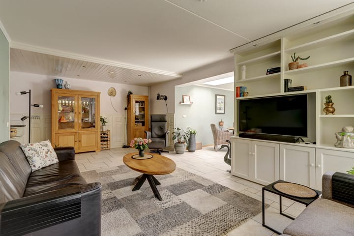 Photo 4 of Aart van der Leeuwhove 5