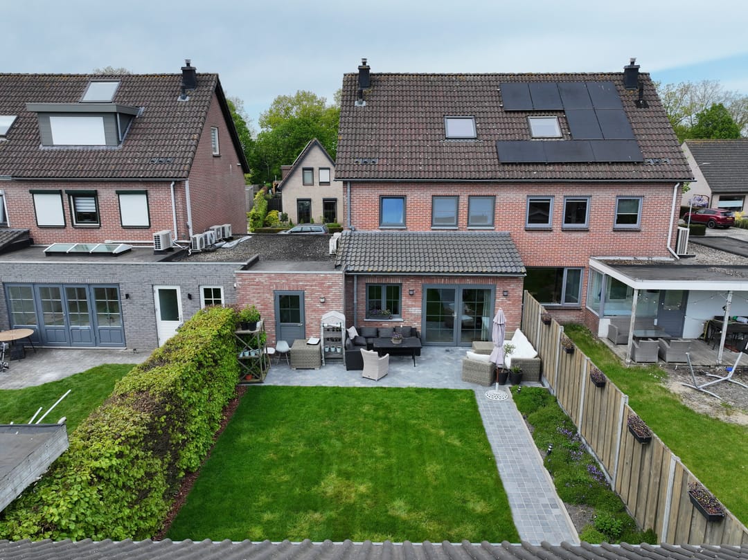 Photo 32 of Voorstraat 19