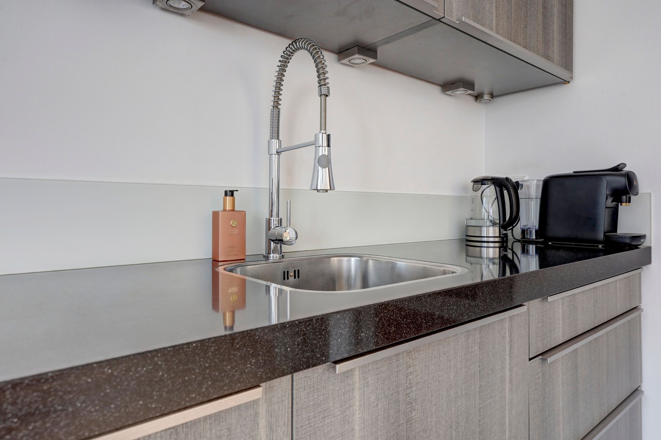 Foto 9 van Trompstraat 28