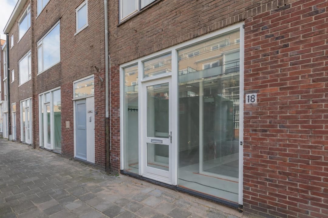 Foto 1 van Dokter De Liefdestraat 18