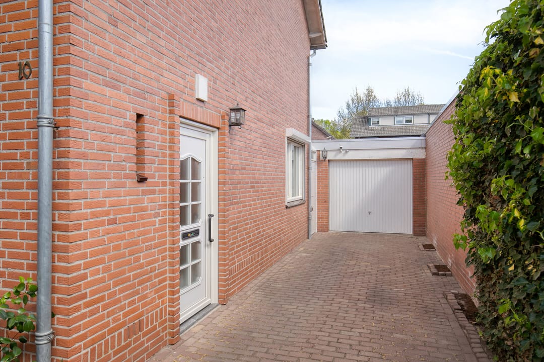 Photo 32 of Irenestraat 10