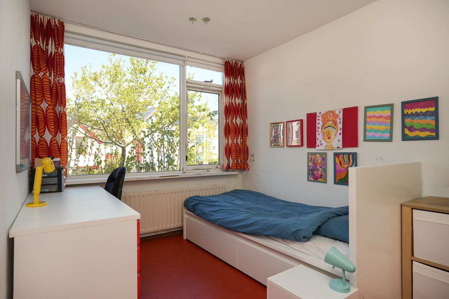 Spacious End Terraced Home with Free Views and Green Surroundings — 29